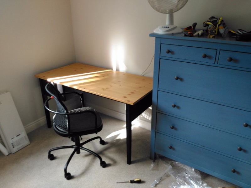 flat pack chest of drawers and desk Litchurch